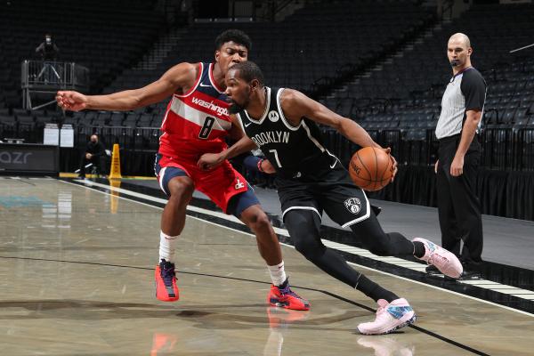 杜兰特重返赛场，大比分获胜首场状态出色，法国队观众沸腾！赛场气氛高涨的简单介绍