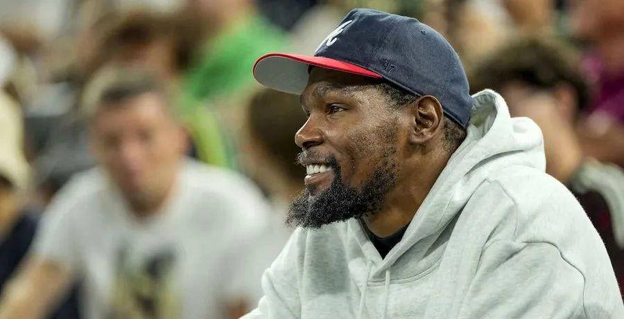 杜兰特重返赛场，大比分获胜首场状态出色，法国队观众沸腾！赛场气氛高涨的简单介绍